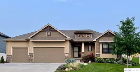 10413 S 106th St, Papillion, NE 68046