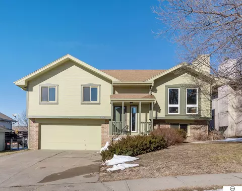 8268 Girard St, Omaha, NE 68122