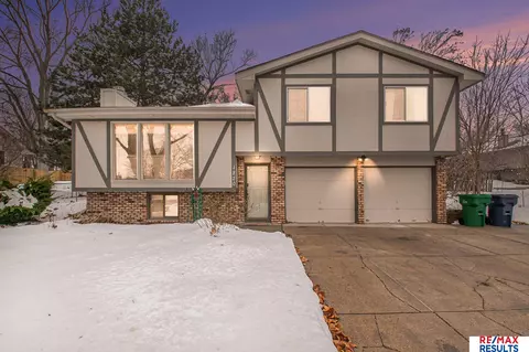 1820 Bristol St, Papillion, NE 68046