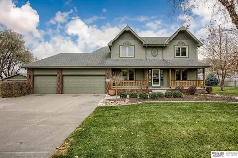 9321 Chestnut Dr, Bennington, NE 68007