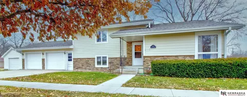 517 S 2nd St, Ceresco, NE 68017
