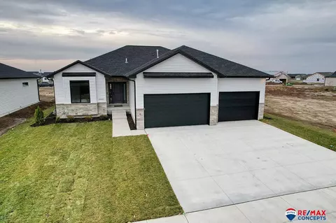 11643 N 146th St, Waverly, NE 68462