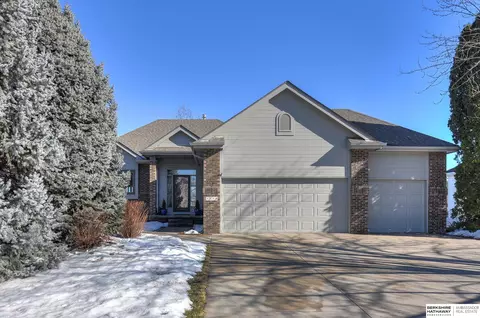 1713 N 211th St, Elkhorn, NE 68022