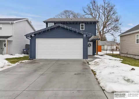 2105 S 13th St, Council Bluffs, IA 51501
