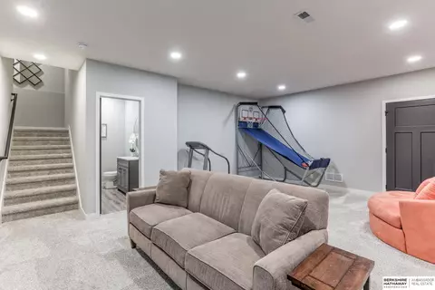 467 N Allen St, Bennington, NE 68007 photo 28
