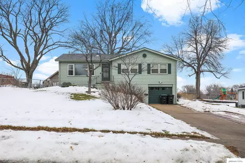 9142 Pauline St, Omaha, NE 68124