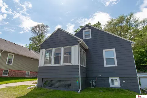 4528 S 14th St, Omaha, NE 68107