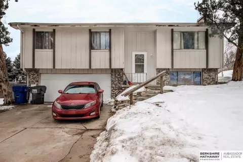7705 Marisu Ln, La Vista, NE 68128