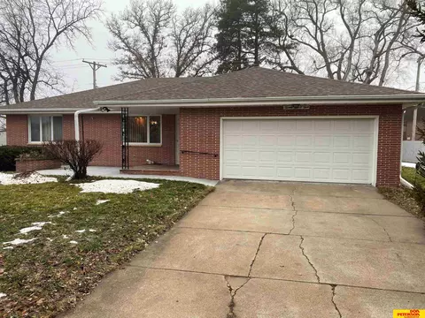 2403 Fairway Dr, Fremont, NE 68025