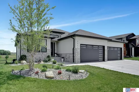 3437 Tree Line Dr, Lincoln, NE 68516