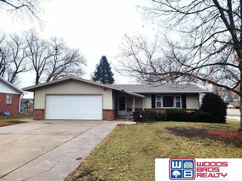 1406 N 2nd St, Seward, NE 68434