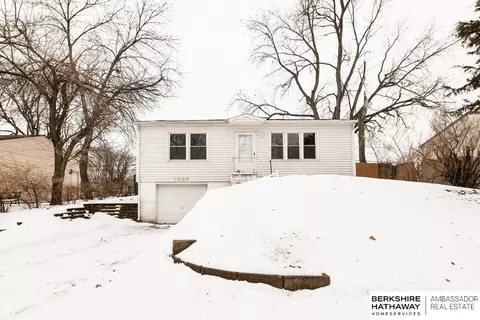 7525 Lillian Ave, La Vista, NE 68128