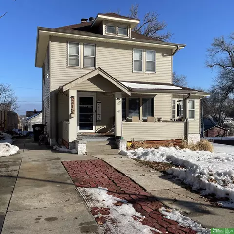 2415 Hanscom Blvd, Omaha, NE 68105