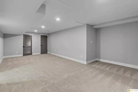 10457 Wright Cir, Omaha, NE 68124 photo 70