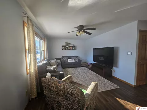 2216 Hillcrest St, Beatrice, NE 68310 photo 2