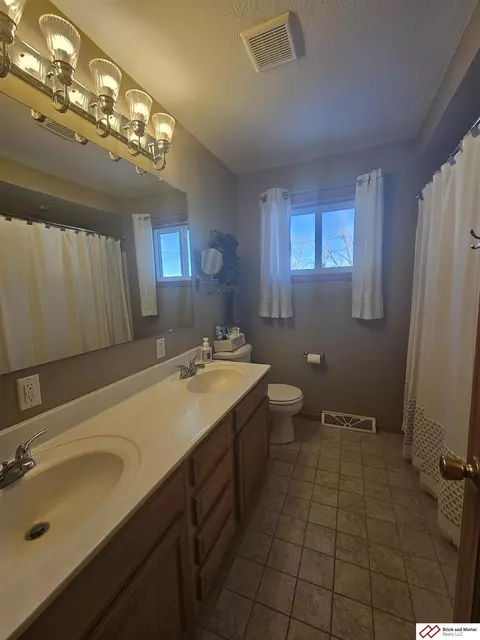 2216 Hillcrest St, Beatrice, NE 68310 photo 5