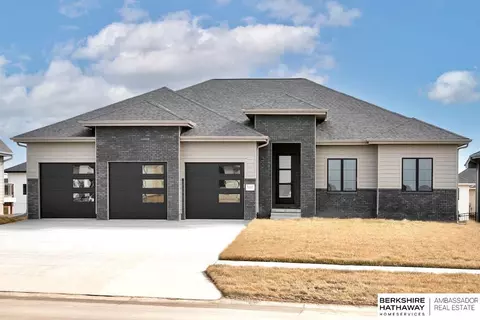 5427 Kestrel Pkwy, Omaha, NE 68022
