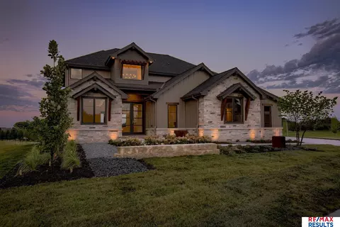 2707 S 224 St, Elkhorn, NE 68022