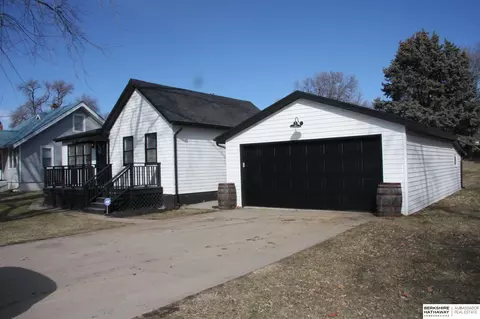 442 E 1st St, Wahoo, NE 68066 photo 3