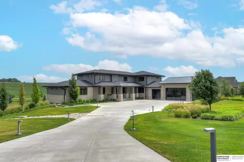 20220 Sheffield Cir, Bennington, NE 68007