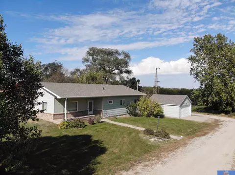 2876 W Belvedere Rd, Beatrice, NE 68310