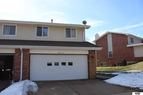 5813 Locust St, Lincoln, NE 68516