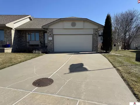 7858 Stonewall Ct, Lincoln, NE 68506