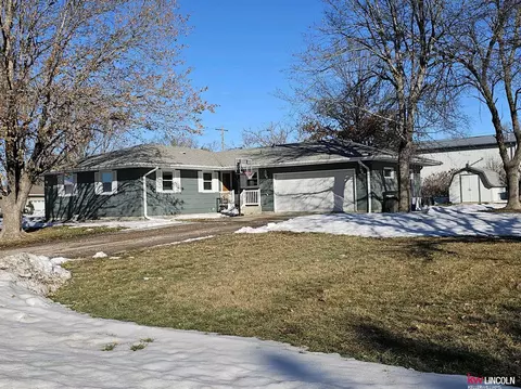 401 S Fryar St, Clay Center, NE 68933