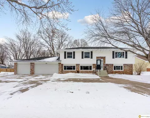 805 Valley View St, Valley, NE 68064