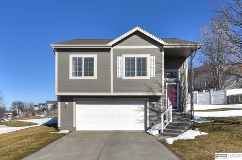19502 Weir St, Omaha, NE 68135