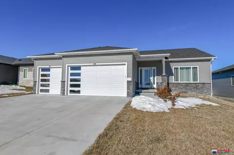 810 Hickory Hill Ln, Lincoln, NE 68521