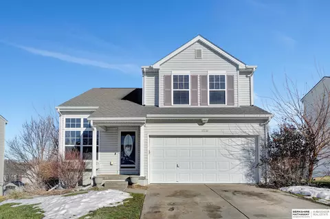 15730 Cherrywood St, Omaha, NE 68136