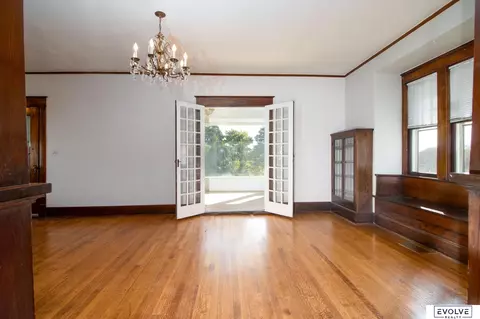 1730 S 29th St, Omaha, NE 68105