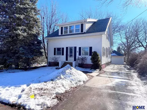 183 E Seward St, Seward, NE 68434