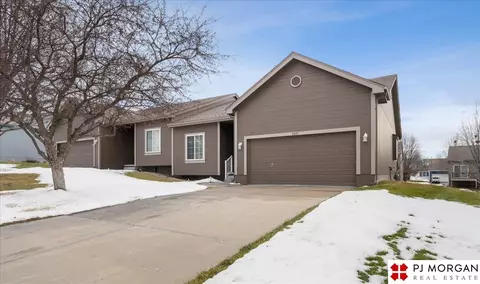 1007 Edward St, Papillion, NE 68046