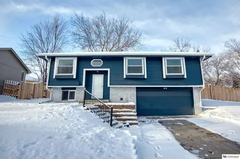 8904 S 142nd Avenue Cir, Omaha, NE 68138