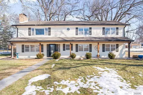 1702 Sherry Dr, Bellevue, NE 68005