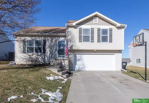 16138 Cottonwood St, Omaha, NE 68136