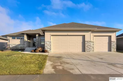 17142 Bondesson St, Bennington, NE 68007