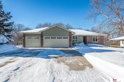 19620 Sterling Ct, Plattsmouth, NE 68048