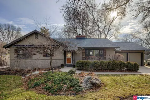 1253 Pine Rd, Omaha, NE 68144