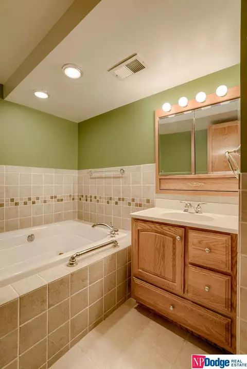 1253 Pine Rd, Omaha, NE 68144 photo 33