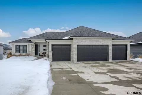 18324 Cheyenne Rd, Omaha, NE 68136