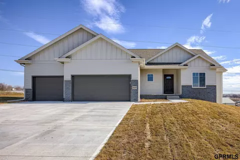7609 S 180 Ave, Omaha, NE 68136