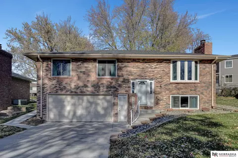 5832 Spruce St, Lincoln, NE 68516
