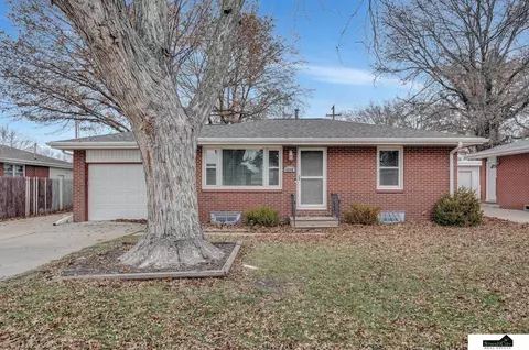 6610 Marcia Ln, Lincoln, NE 68505