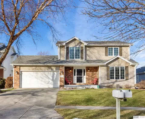7655 S 38th St, Lincoln, NE 68516