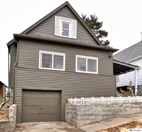 2008 Oak St, Omaha, NE 68108