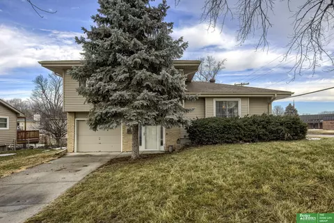 9704 Grant St, Omaha, NE 68134