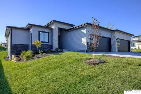3502 S 214 St, Elkhorn, NE 68022